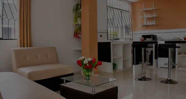 Mini departamento amoblado en primer piso con sala comedor moderna en Chiclayo
