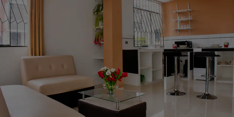 Mini departamento amoblado en primer piso con sala comedor moderna en Chiclayo